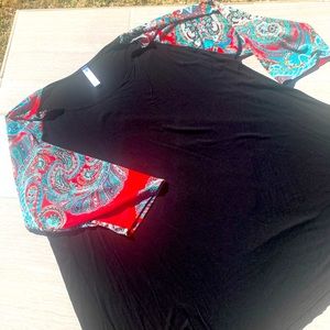 Adorable Paisley Print 😍 Black shirt w/paisley print 3/4 length sleeves